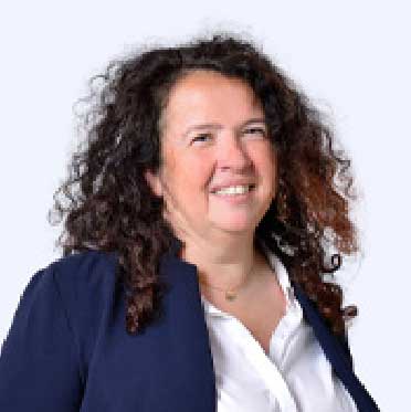En charge du développement d’Appuy, des partenariats, de l’accompagnement des entrepreneurs, de la gestion de l’équipe et de la coopérative, Sandrine siège dans plusieurs instances du mouvement coopératif dont la Direction nationale de la confédération générale des Scop et des Scic et au bureau de l’Urscop AURA.

Femme de chiffres, elle n’en n’oublie pas les contacts humains. Découvrir de nouveaux porteurs de projets et suivre leur évolution est, pour elle, une satisfaction toujours renouvelée.