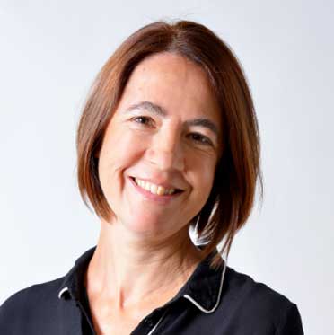 Entrepreneure salariée chez Appuy depuis 2011 comme journaliste et experte en communication, Cécile a rejoint l’équipe des permanentes en 2020.
Sa rédaction d’interviews, de témoignages et d’articles nourrissent tous les supports de communication de la coopérative. 
En relayant la parole de celles et ceux qui entreprennent au sein de la CAE, elle contribue par ses mots et ses ateliers, à la mise en valeur du statut, des temps collectifs et de la force du réseau.