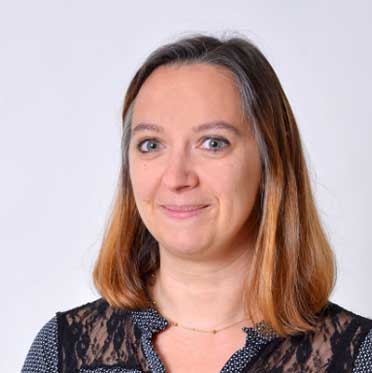 Appréciant la polyvalence de son métier, Céline est assistante comptable chez Appuy depuis 2010. Saisie et validation des factures, des notes de frais, elle est un support précieux pour la gestion comptable des entrepreneurs qui apprécient ses conseils et son sourire.
Véritable « SAV » d’enDI, ERP qui facilite la gestion de l’activité des porteurs de projet, elle anime également des coopworking dédiés à ce logiciel et un atelier « Appuy mode d’emploi ».