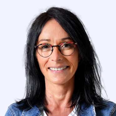 Plus de 500 entrepreneurs ont déjà bénéficié de son expertise de chargée d’accompagnement que Corinne exerce chez Appuy depuis 2010. De l’idée à sa concrétisation professionnelle, elle a à cœur de les aider à transformer l’essai, heureuse de les voir évoluer et grandir.
Avec une grande sensibilité, elle leur apporte la rigueur nécessaire à la structuration de leur projet, lors de rendez-vous individuel ou d’ateliers collectifs dédiés au positionnement commercial et marketing.