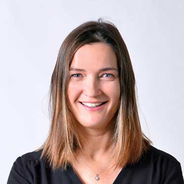 Arrivée au sein d’Appuy comme stagiaire en licence pro, Jany a intégré le poste d’assistante RH en 2017. S’occupant du volet social de la coopérative (contrats, mutuelle, prévoyance, payes, médecine du travail, validation de factures), elle apprécie le travail d’équipe gage de qualité auprès des entrepreneurs.
Méticuleuse dans le contrôle des tâches dont elle a la charge, elle savoure néanmoins la relation qui la lie au collectif.